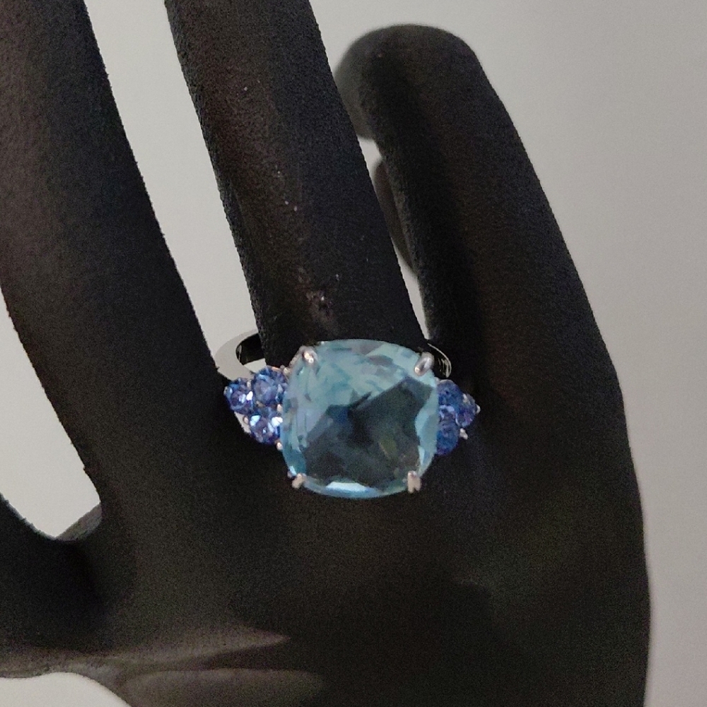 Vintage Avon NVC Blue and Silver Gemstone Ring